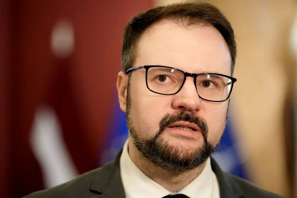 NA rosina izteikt neuzticību Briškenam