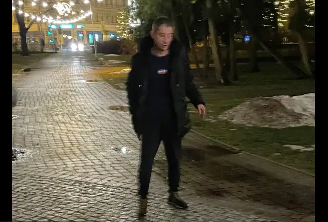 Возможно, избил мужчину в Верманском саду: полиция просит опознать молодого человека