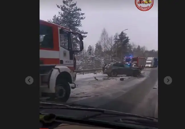 На одной трассе — сразу два серьезных ДТП: везде с участием грузовиков (ВИДЕО)