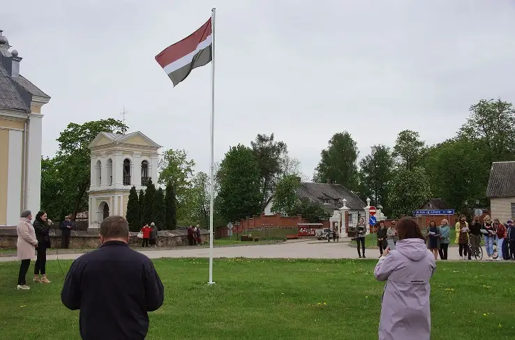 В Латвии официально появился еще один флаг