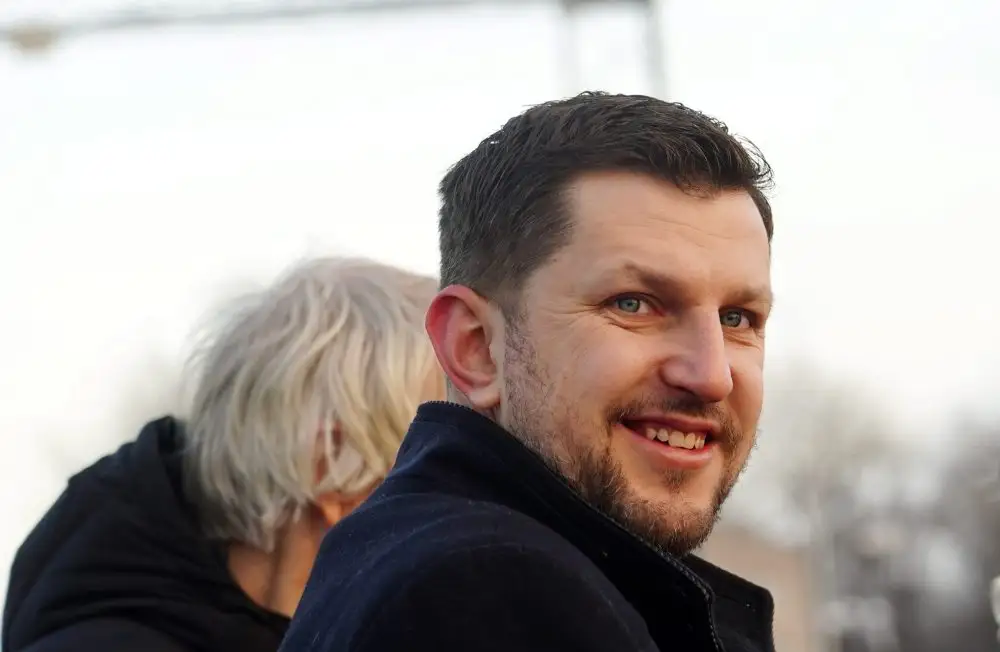 Tiesa liek Rīgas domei atjaunot amatā par kukuļa piedāvāšanu apsūdzēto Vaivodu