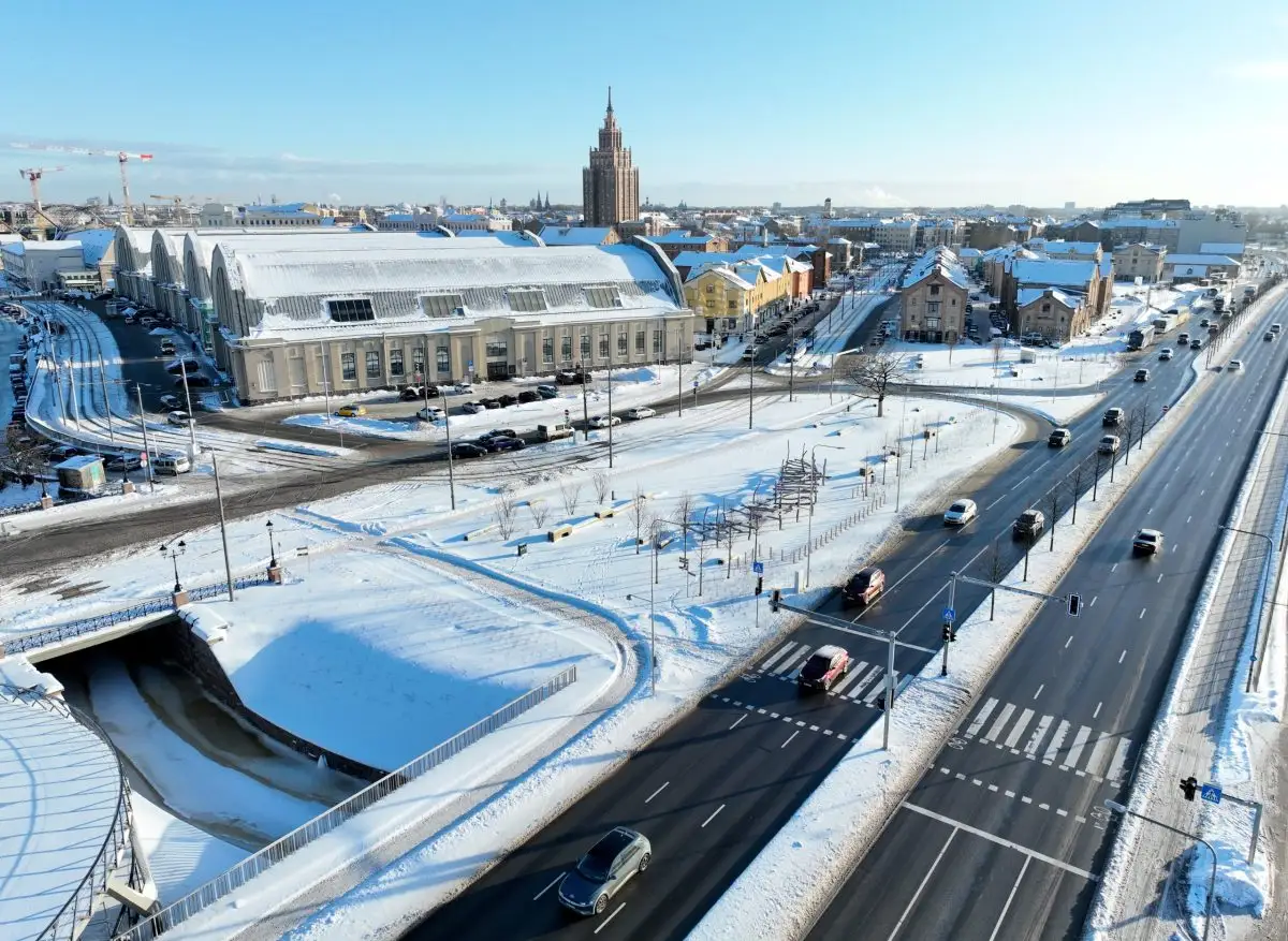 Вырвали из рук сумку: женщин грабят в самом центре Риги