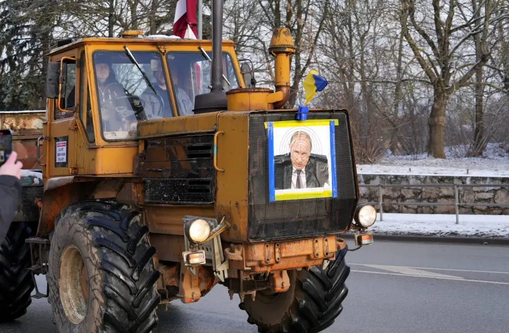 Bauskā protestā piedalās vairāk nekā 100 lauksaimnieku