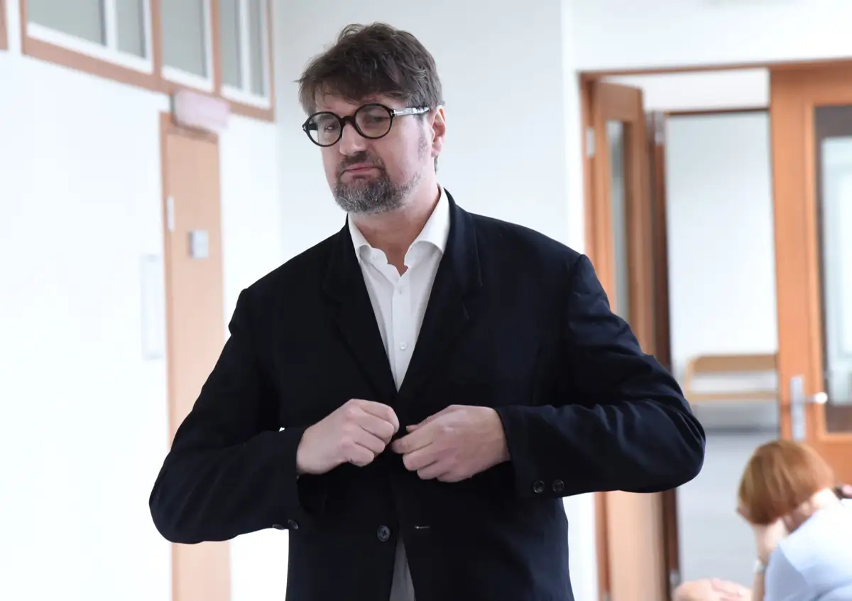 «Я принял ислам!» Известный пиарщик и депутат рижской думы об отношениях сразу с двумя женщинами