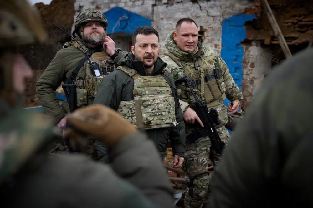 Bloomberg: Зеленский просил лидеров стран Запада помочь вернуть в Украину мужчин