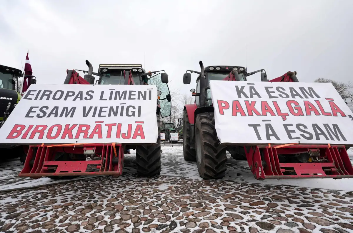 Едешь на протест — купи OCTA: полиция составила 25 протоколов на фермеров. Те грозят приехать в Ригу