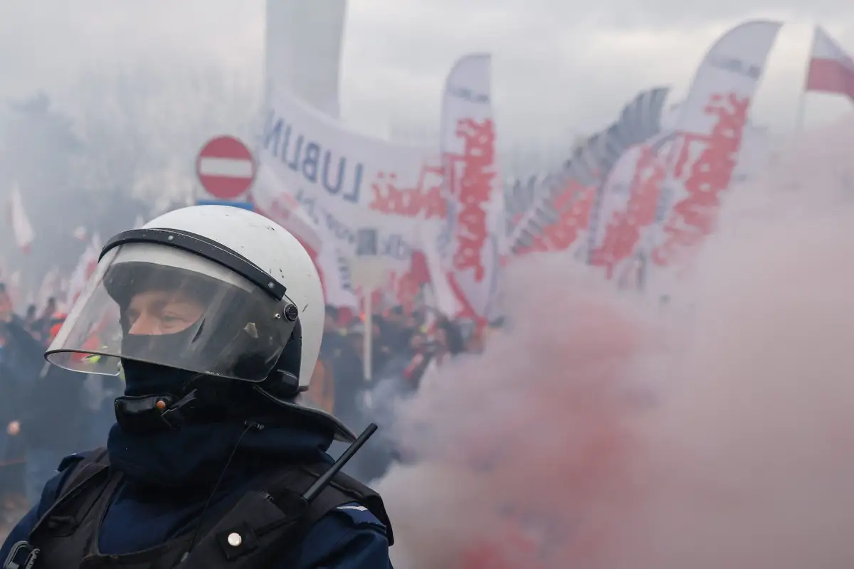 Выйти из «зелёного курса» и блокировать границу с Украиной: в Польше яростно протестуют фермеры