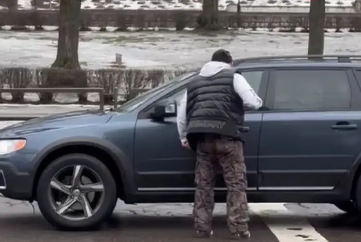 Par huligānismu rosina apsūdzēt «Lexus» vadītāju, kurš tīši sabojāja svešu auto