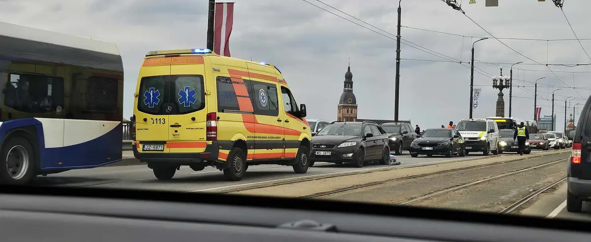 Трагедия на Каменном мосту: мотоциклист погиб на месте (ФОТО)