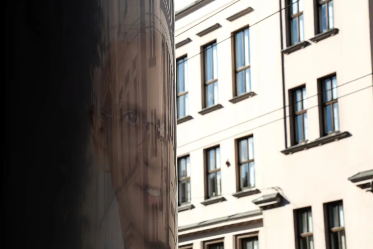 Два слова: нацпатриоты прицепились к кириллице в рекламе «Стабильности!», а это… язык ЕС!