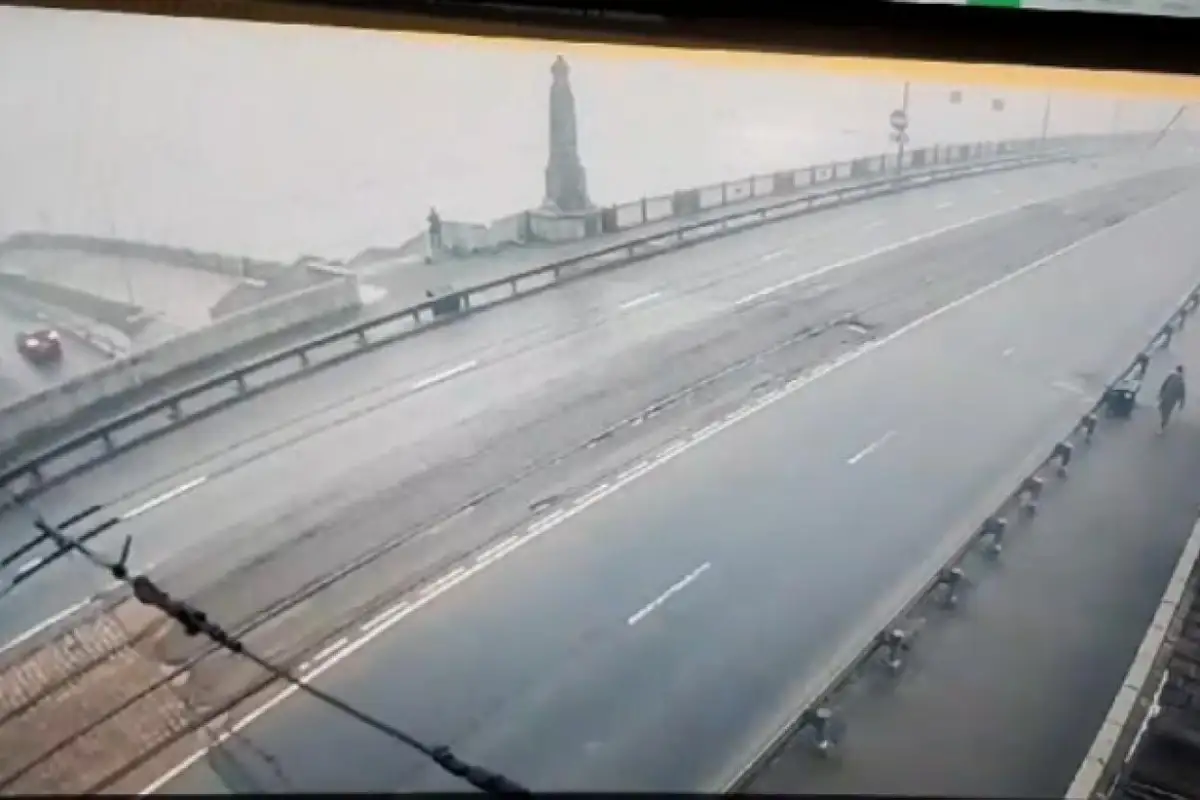 Появилось видео падения машины в Даугаву: трагедия в Риге (ВИДЕО)