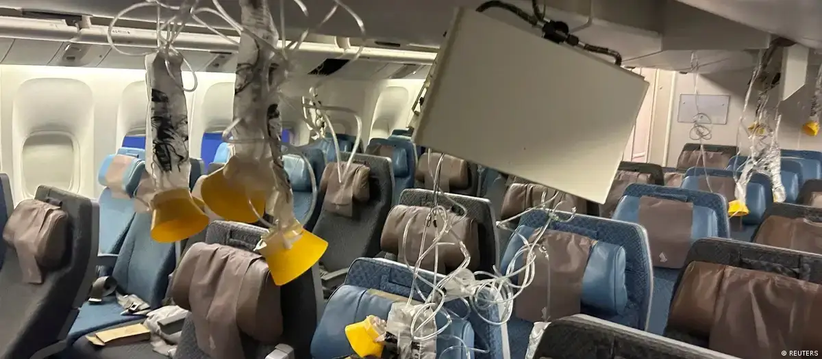 На рейсе Singapore Airlines при турбулентности погиб мужчина