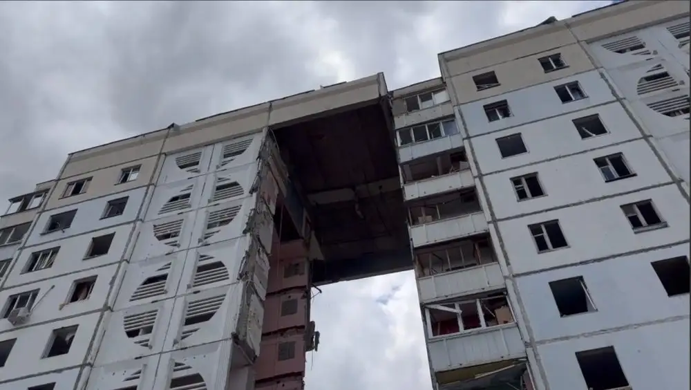 Белгородские власти: после попадания снаряда в жилой дом обрушился целый подъезд (ДОПОЛНЕНО)