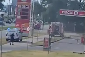 Похоже на взрыв: ЧП на рижской заправке на Краста (ВИДЕО)