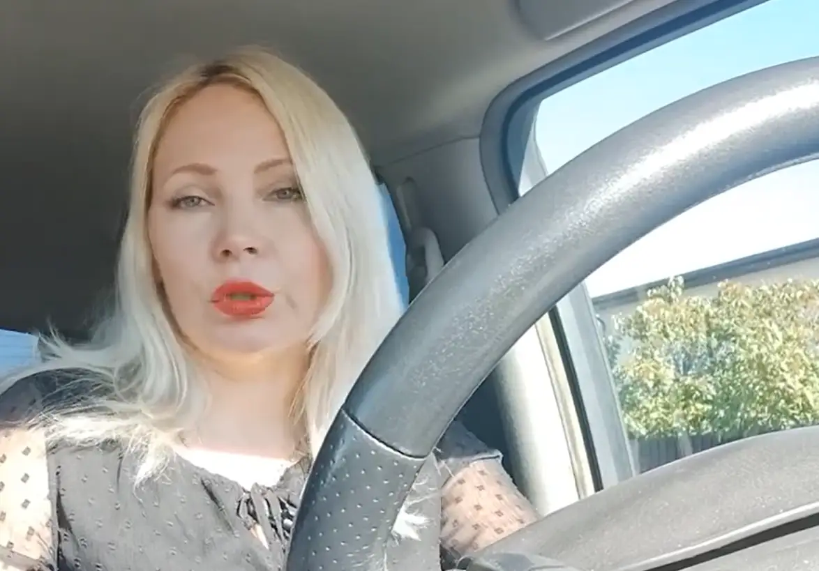 Против члена РСЛ Елены Осиповой завели дело: за клип к 9 мая