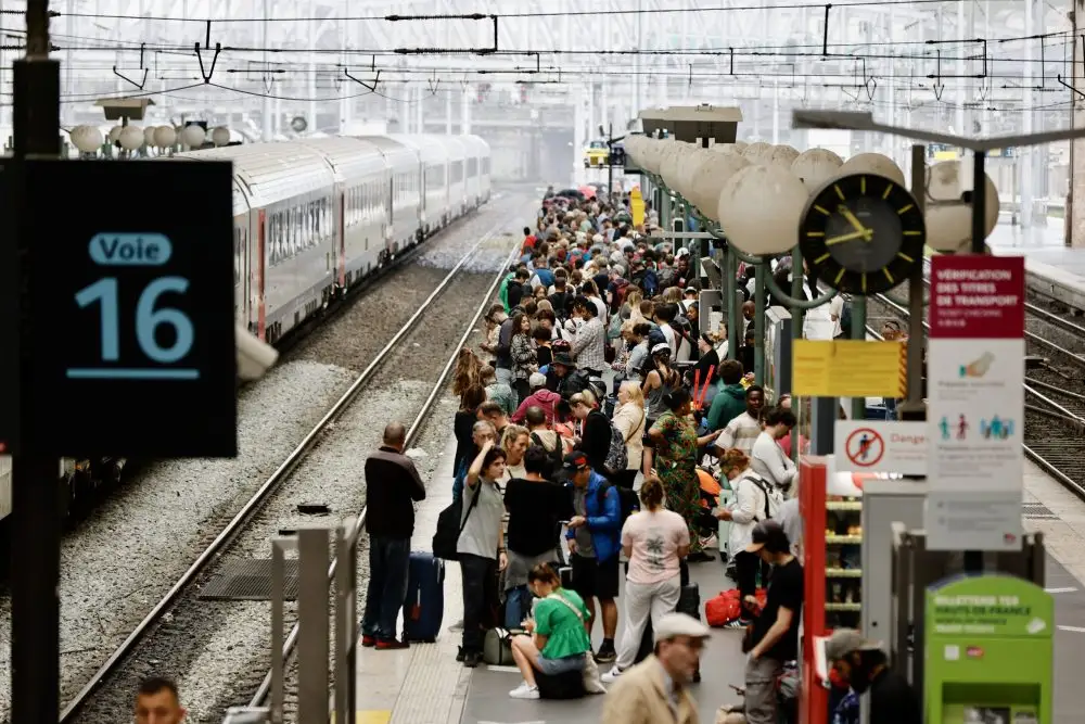 Francijā ātrvilcienu satiksmi traucē sabotāžas akti