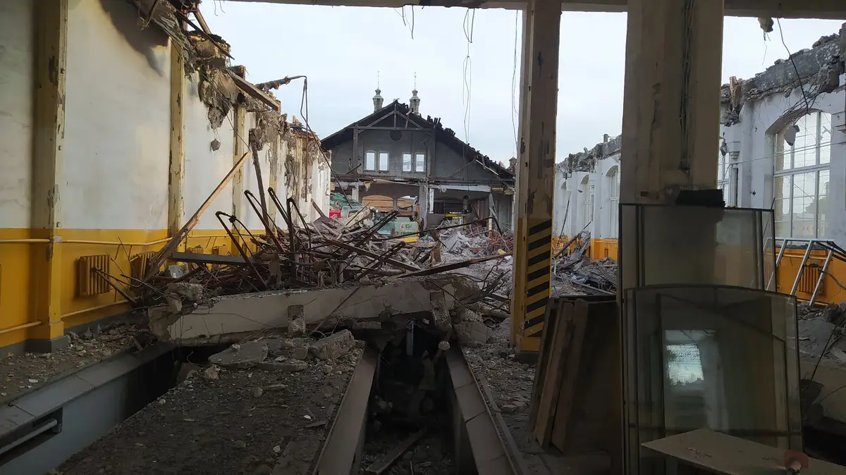 Ko nav izpostījusi uguns un divi kari, to iznīcina “Rīgas satiksme”. Rīgas tramvaju depo nežēlīgā rekonstrukcija (FOTO)