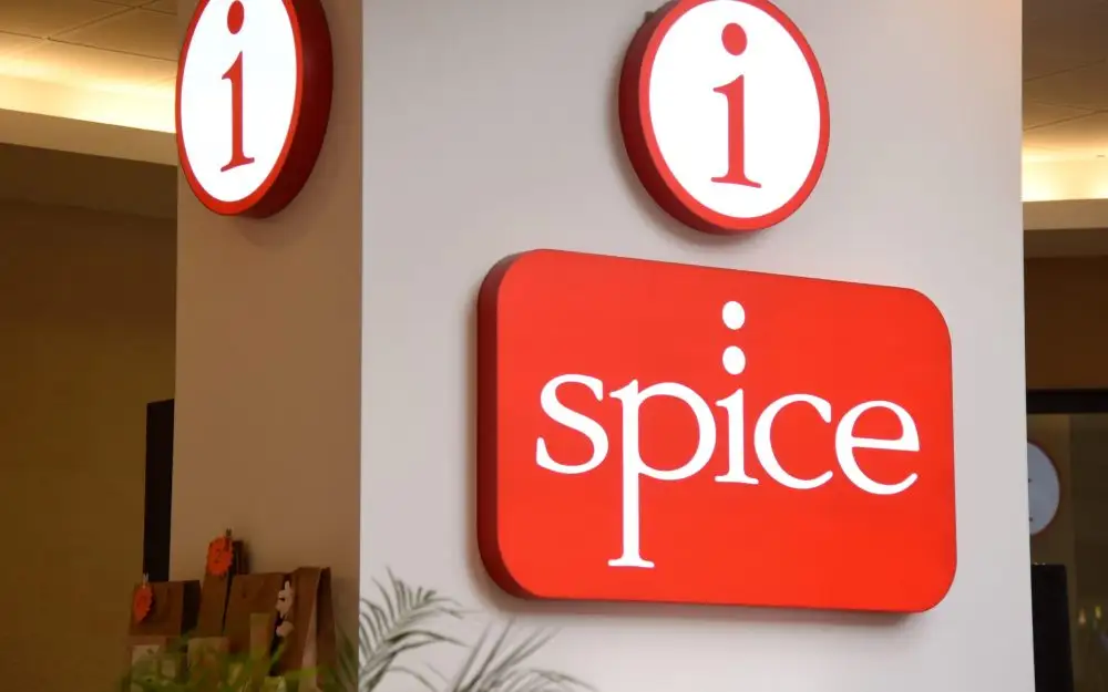 Чужих детей не бывает: как у торгового центра Spice малыша спасали