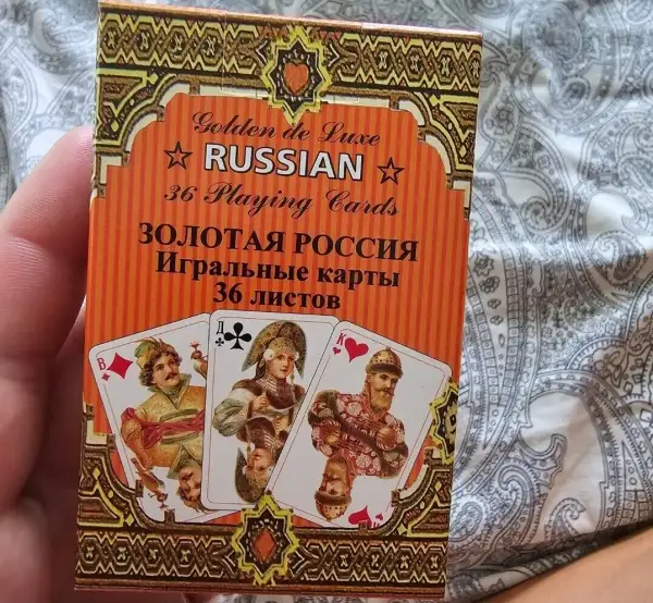 Скандал! Покупатели нашли в «Нарвесен» игральные карты с восхваляющими Россию надписями (ДОПОЛНЕНО)