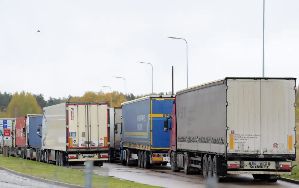 Darbības pārtraukšanas dēļ Latvijas-Baltkrievijas robežkontroles punktā iestrēgušas vairākas kravas automašīnas