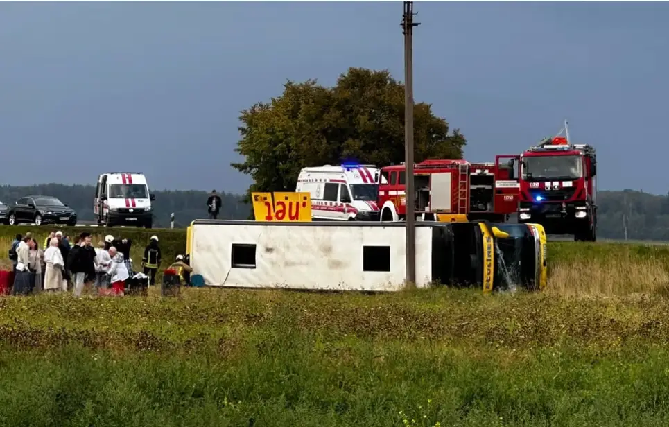 Daļa Lietuvas Šaķu rajonā avarējušā autobusa pasažieru nogādāta Rīgā