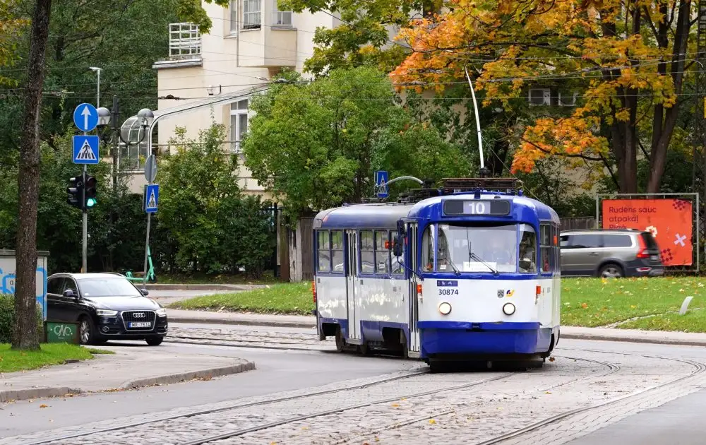 Rīgas Satiksme заранее просит прощение: ночью начнут ремонт и будет шумно