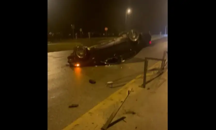 С водителем всё в порядке — он сбежал: ДТП в Золитуде. ВИДЕО