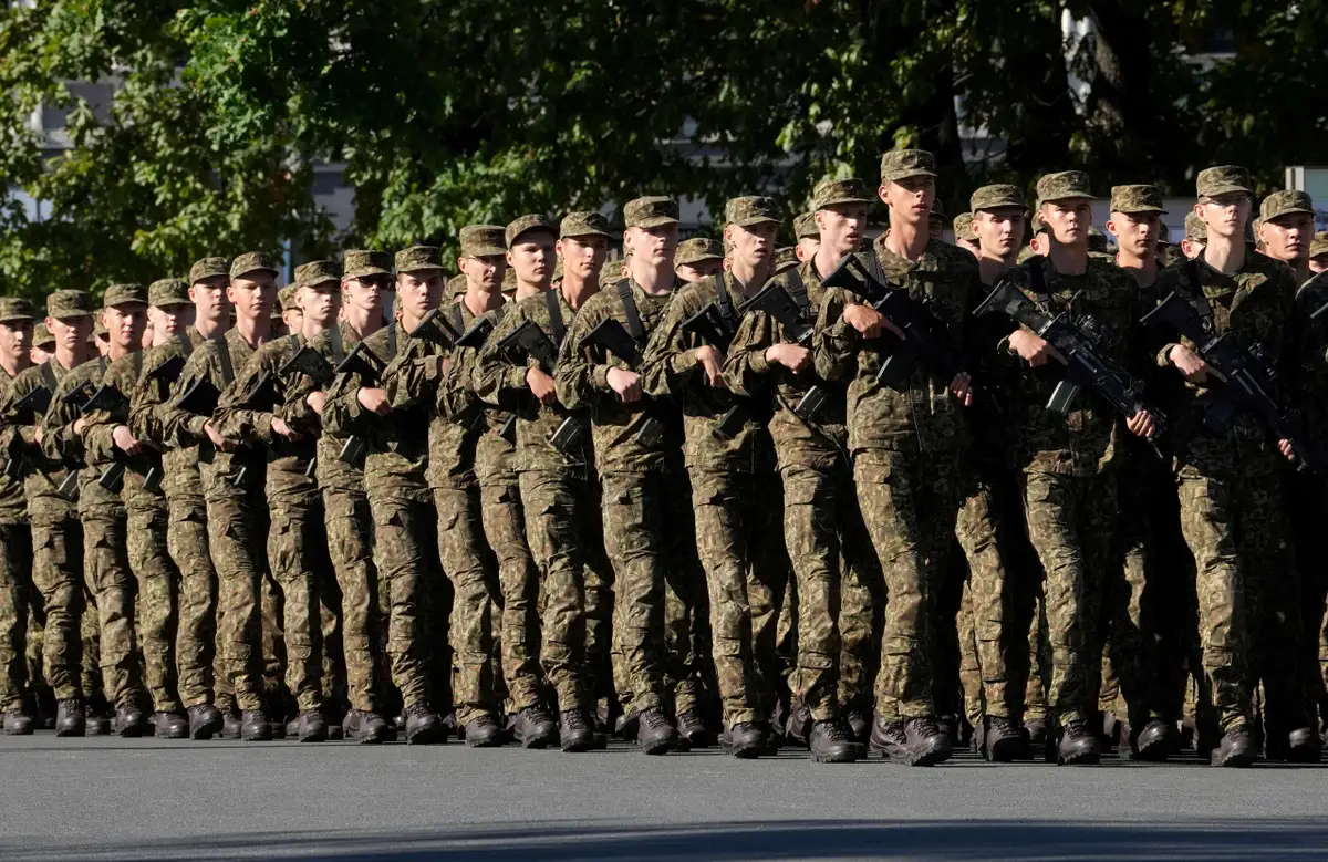 Особый день: на военные базы Латвии пустят родителей новобранцев