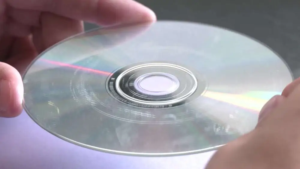 «Каменный век!» — пациенту выдали результат обследования на CD-диске, который не открывается