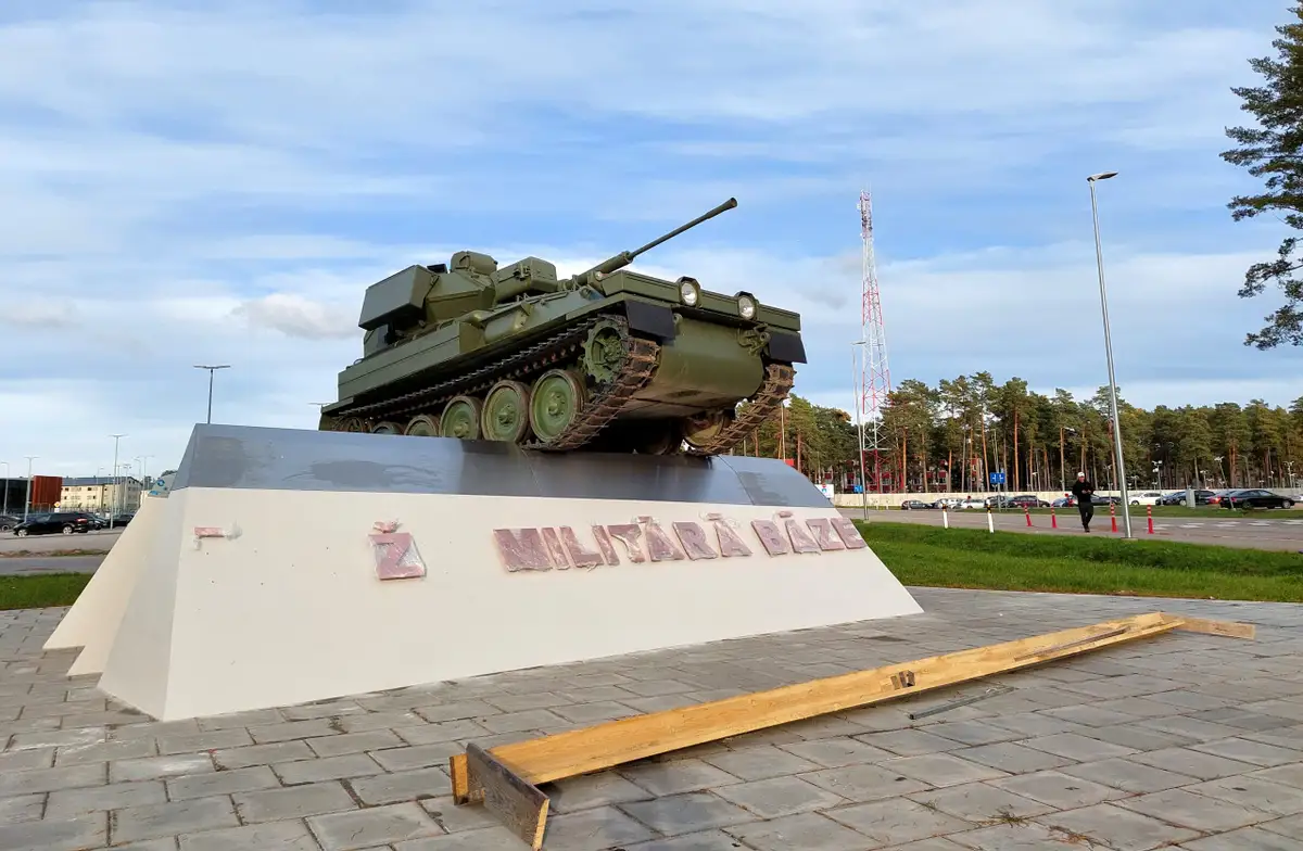 «Militarizētās tēlniecības kompozīcijas» izmaksas vērtējamas kā finansējuma nelietderīga izmantošana