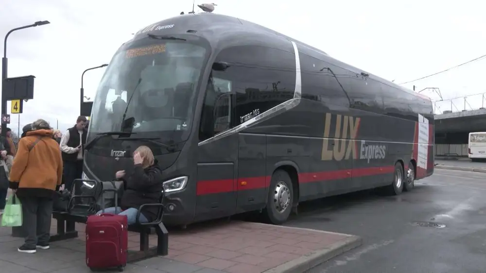«Lux Express» ziemas sezonā samazinās komercreisu skaitu maršrutā starp Rīgas centru un lidostu