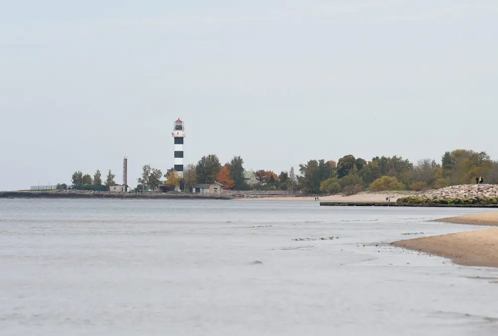 Rīgā uz mola izglābts cilvēks