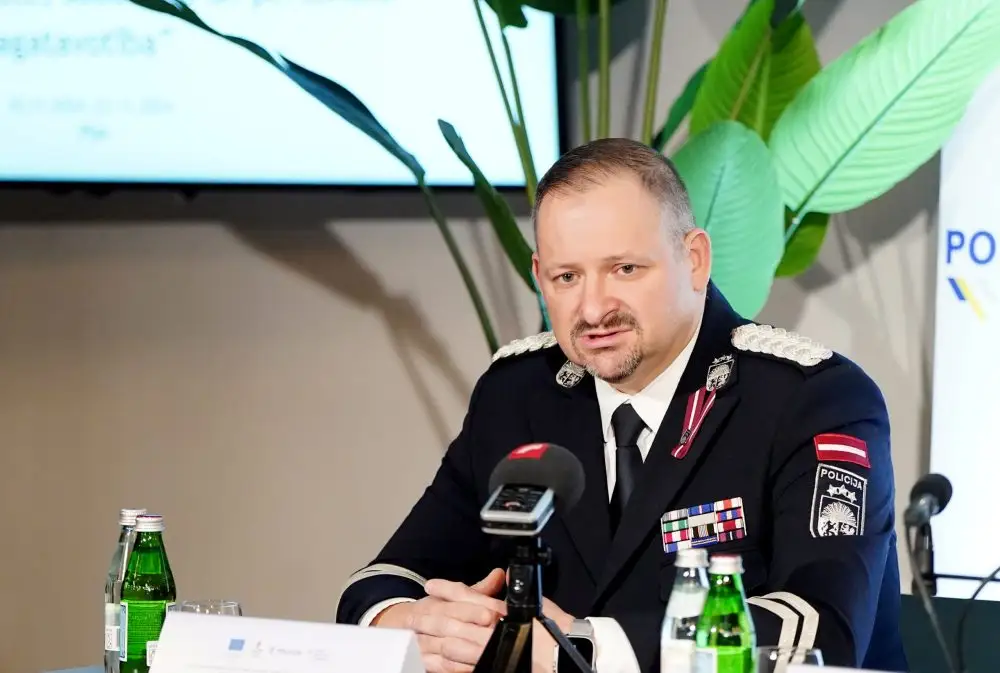 «Я живу с этой женщиной»: у шефа Госполиции вскрылся служебный роман с коллегой