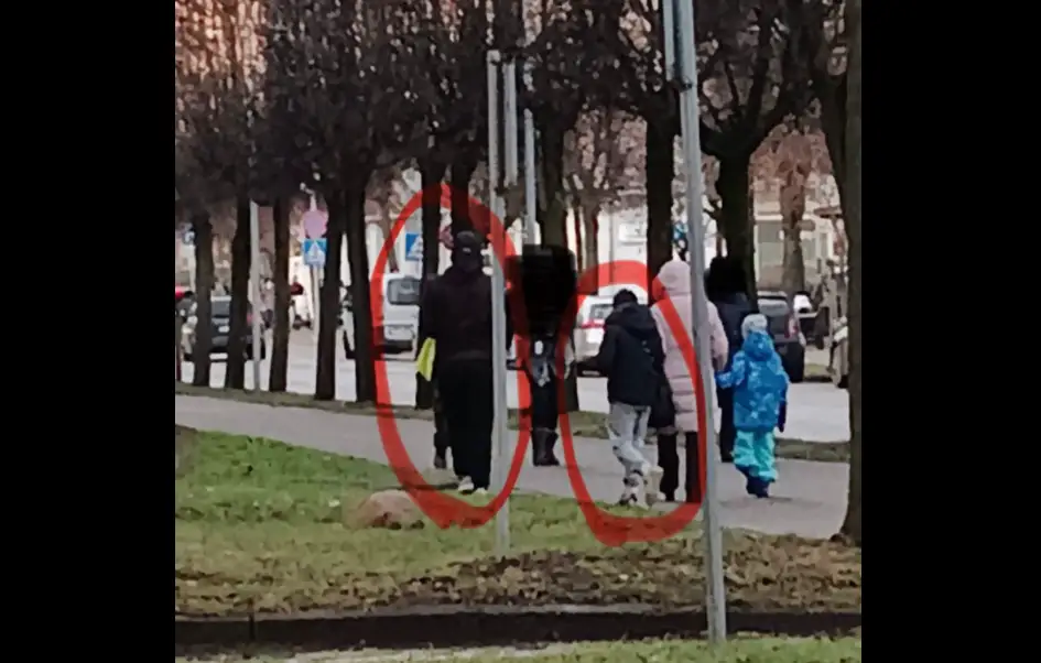 Засунули зажженную петарду в карман ребенку: мама пострадавшего ищет хулиганов