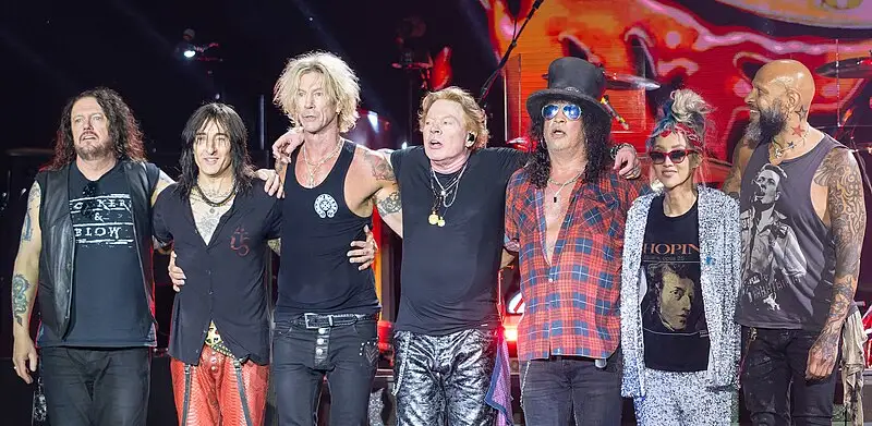 Rokgrupa «Guns N’ Roses» nākamgad uzstāsies Lietuvā