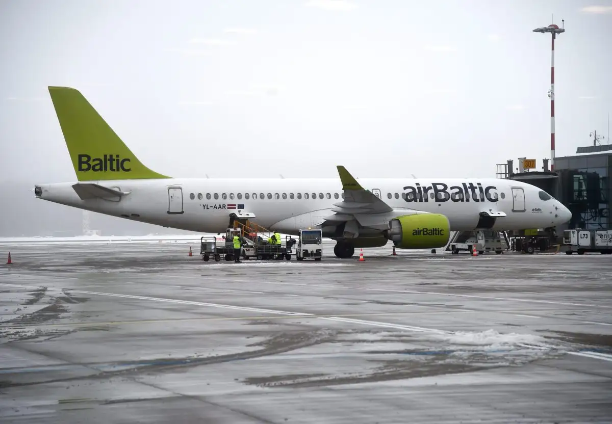 Piektdienas rītā «airBaltic» lidmašīna ceļā uz Barselonu iespējamu tehnisku iemeslu dēļ atgriezusies Rīgā