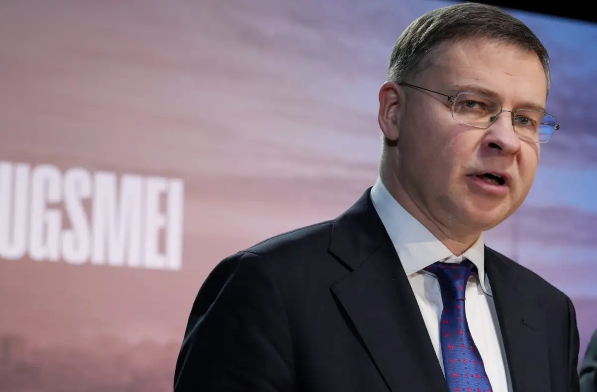 «Энергокризис не заставит ЕС закупать у России нефть и газ»: Домбровскис