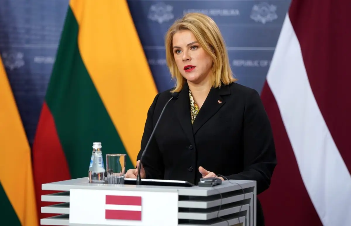 Premjere: Nebūtu pareizi komentēt katru ASV prezidenta izteikumu