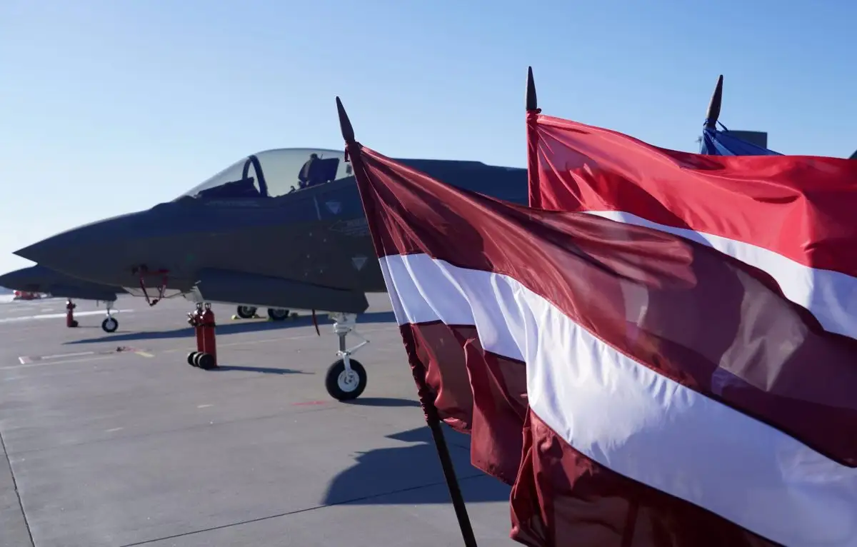 NATO brīdina Krieviju pārtraukt gaisa telpas pārkāpumus austrumu flangā