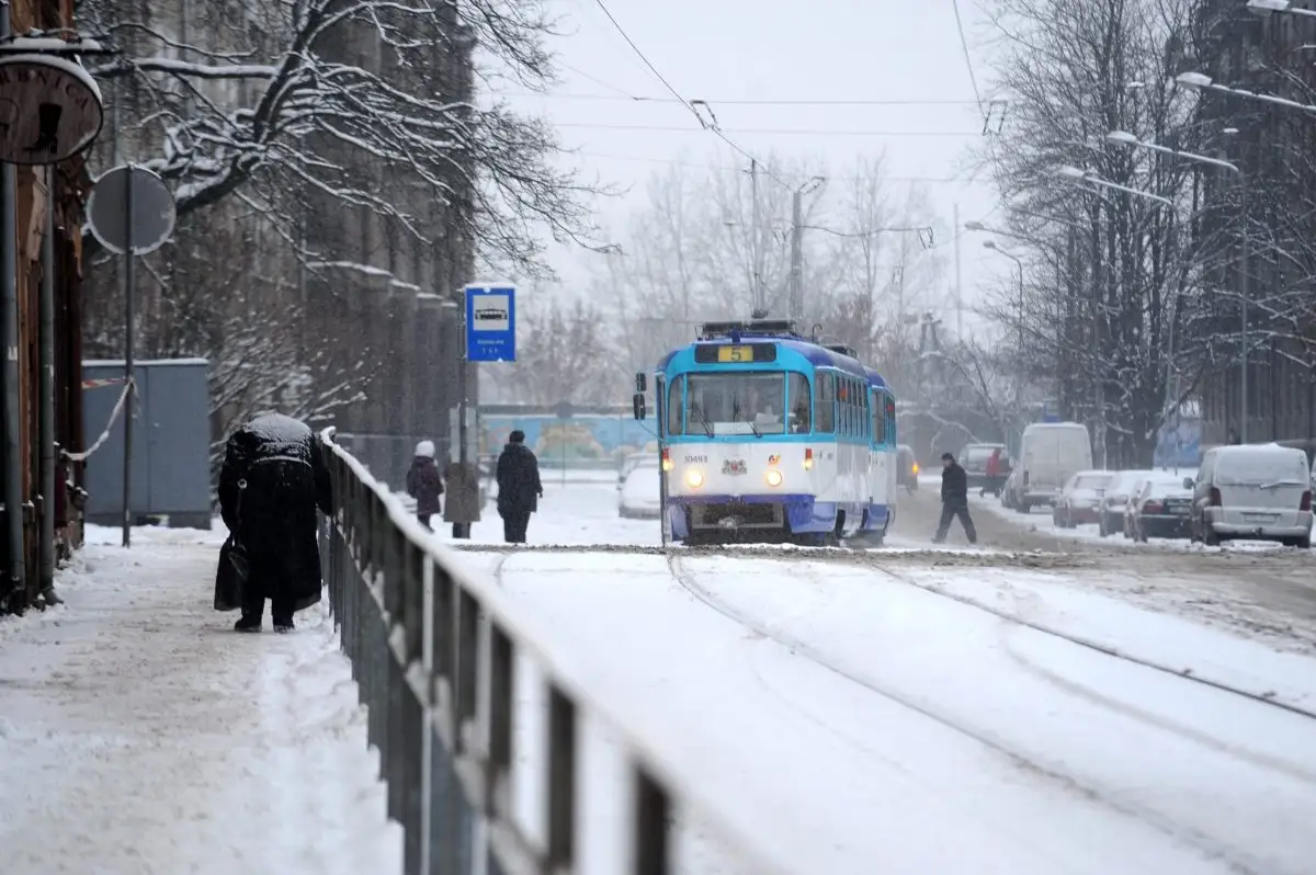 Ceturtdien Latvijā gaidāms sniegs un atkala