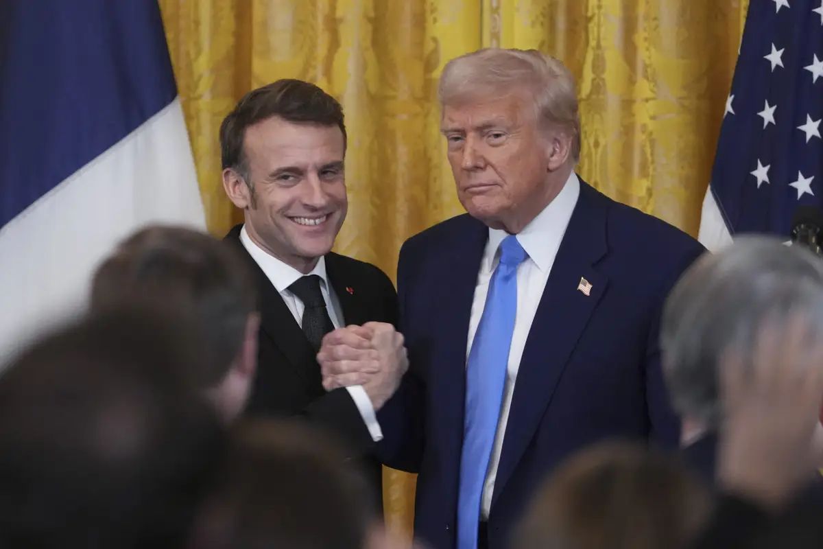 Макрон провел брифинг для лидеров ЕС после встречи с Трампом