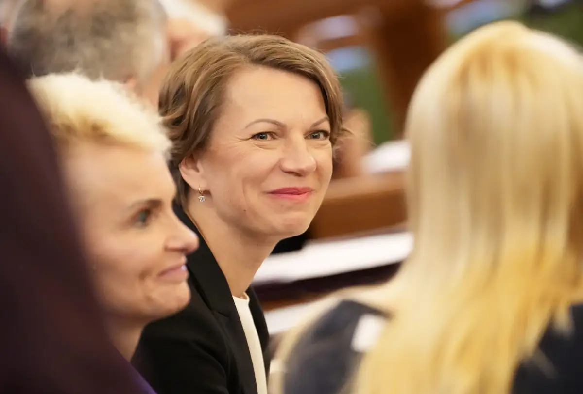 Deputāte: Mums katastrofāli trūkst jauno māmiņu