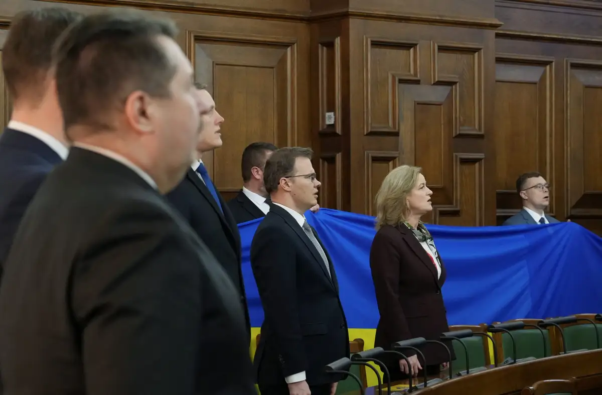 Parlamentā asas debates par to, vai Latvijā būtu jāizrāda cieņa Ukrainas himnai