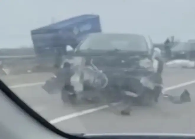 На шоссе вдоль Рижского водохранилища столкнулись четыре автомобиля (ВИДЕО)