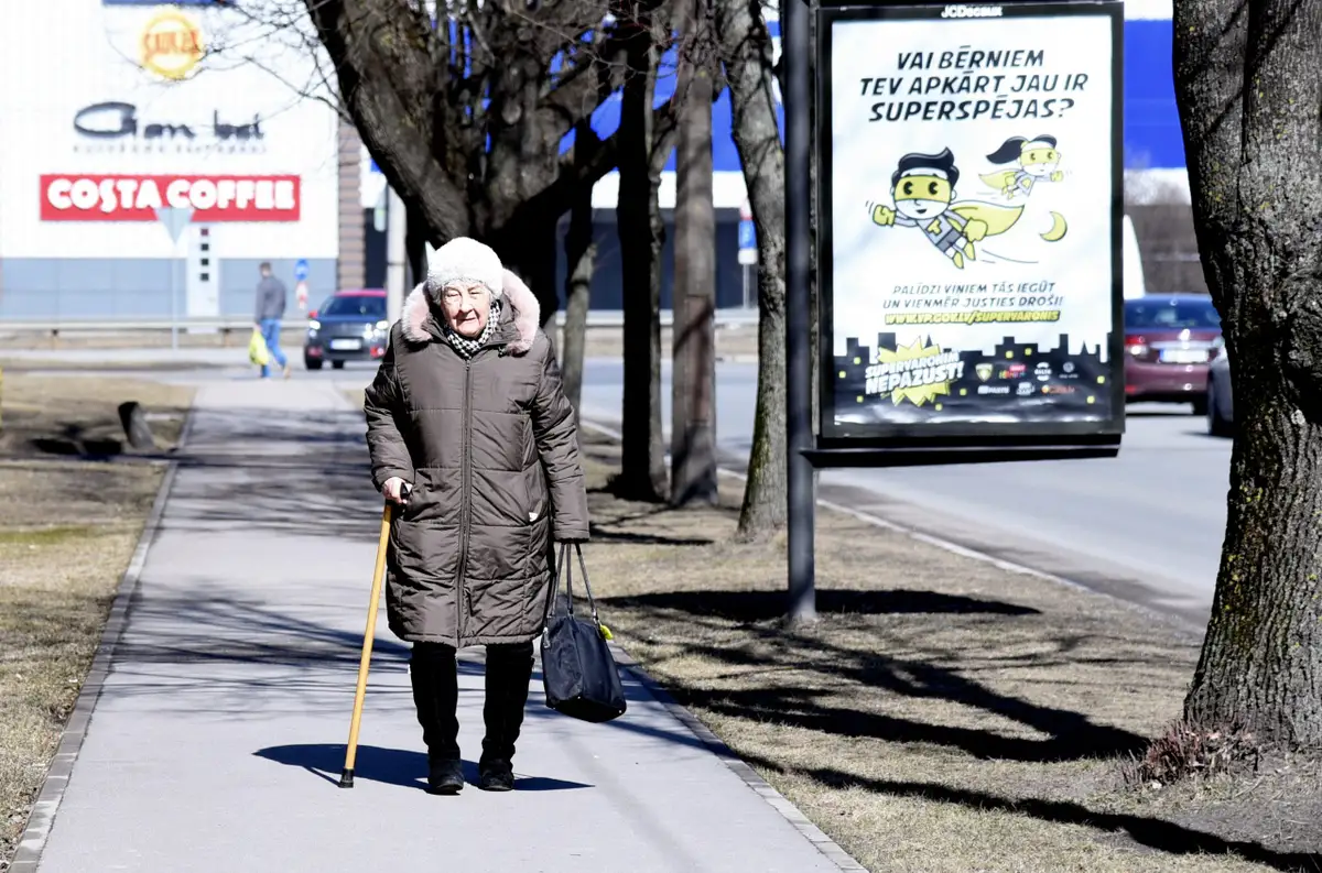 Saistībā ar Lieldienu brīvdienām pensijas un pabalstus ar piegādi dzīvesvietā izmaksās ātrāk