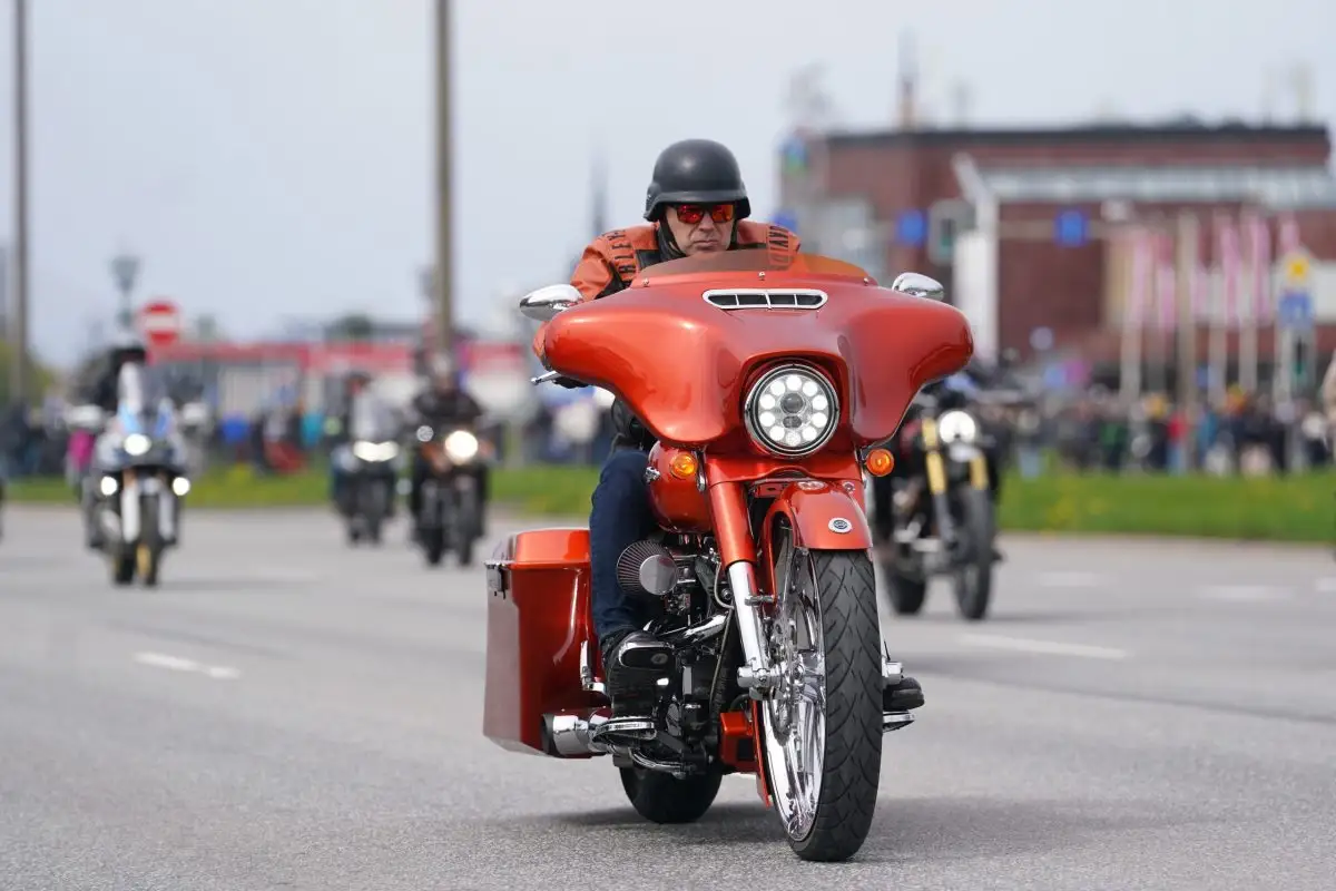 Rīgā motosezonas atklāšanas pasākums beidzies bez būtiskiem starpgadījumiem