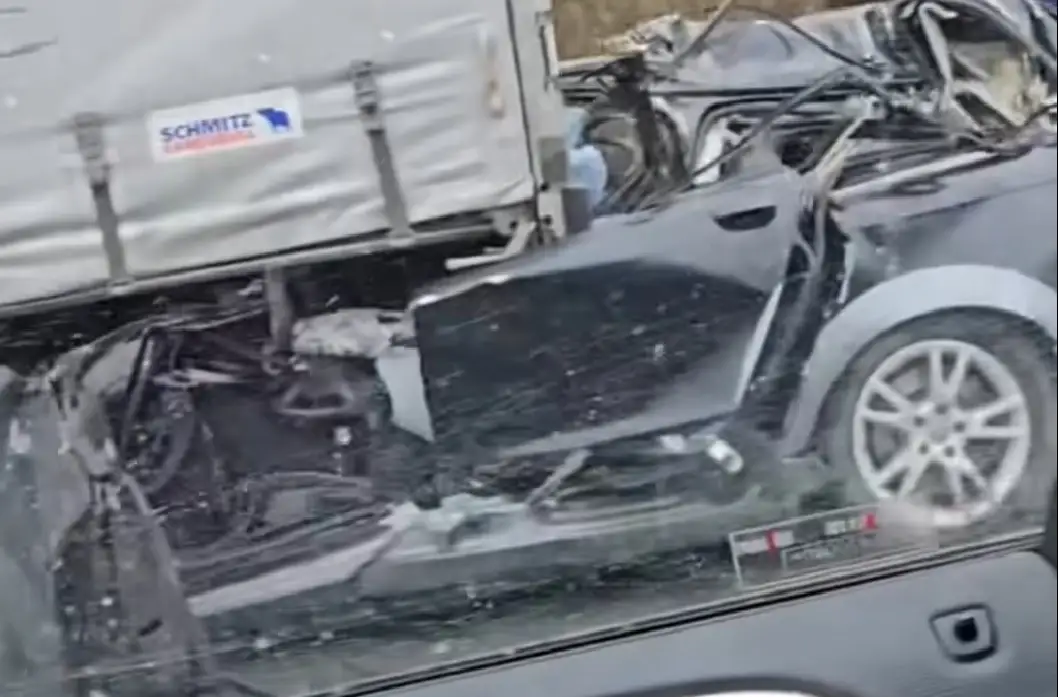 Avārijā uz Jelgavas šosejas gājis bojā vieglās automašīnas vadītājs