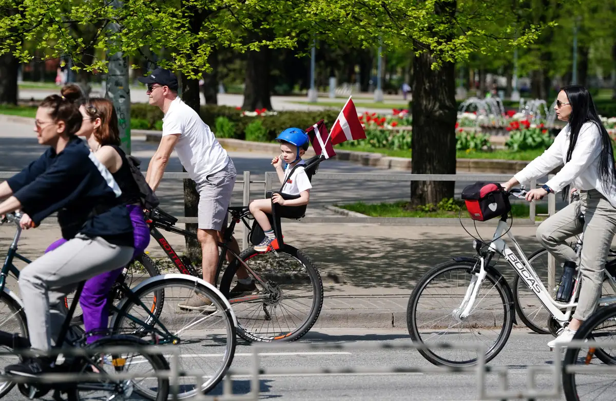 Pie Dailes teātra pulcējas «Kritiskās masas» velobrauciena dalībnieki