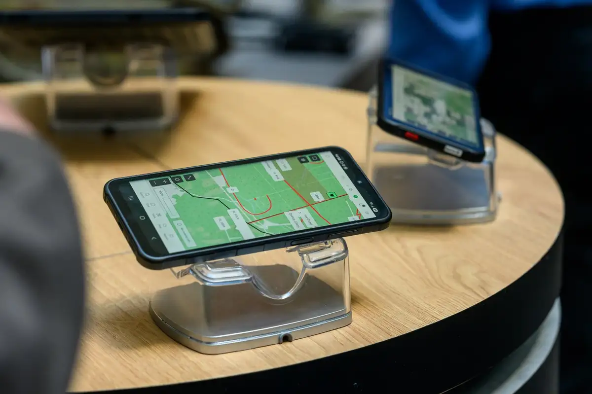 В Латвии представили военные смартфоны Samsung