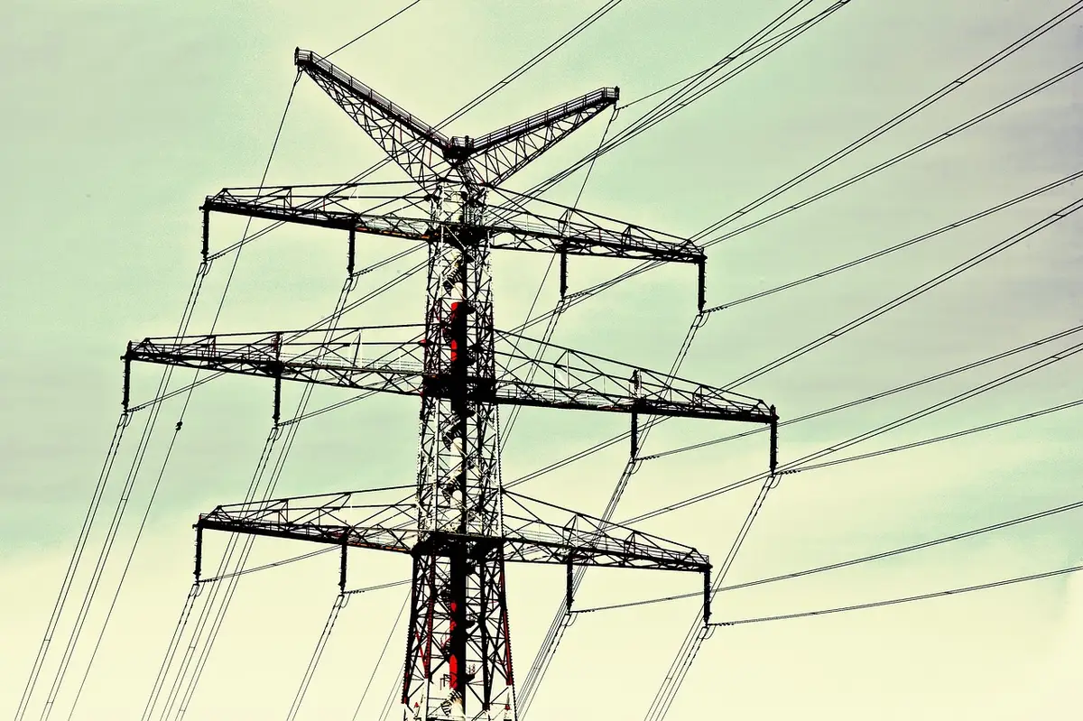 Elektroenerģijas vidējā cena maijā samazinājās par 12%
